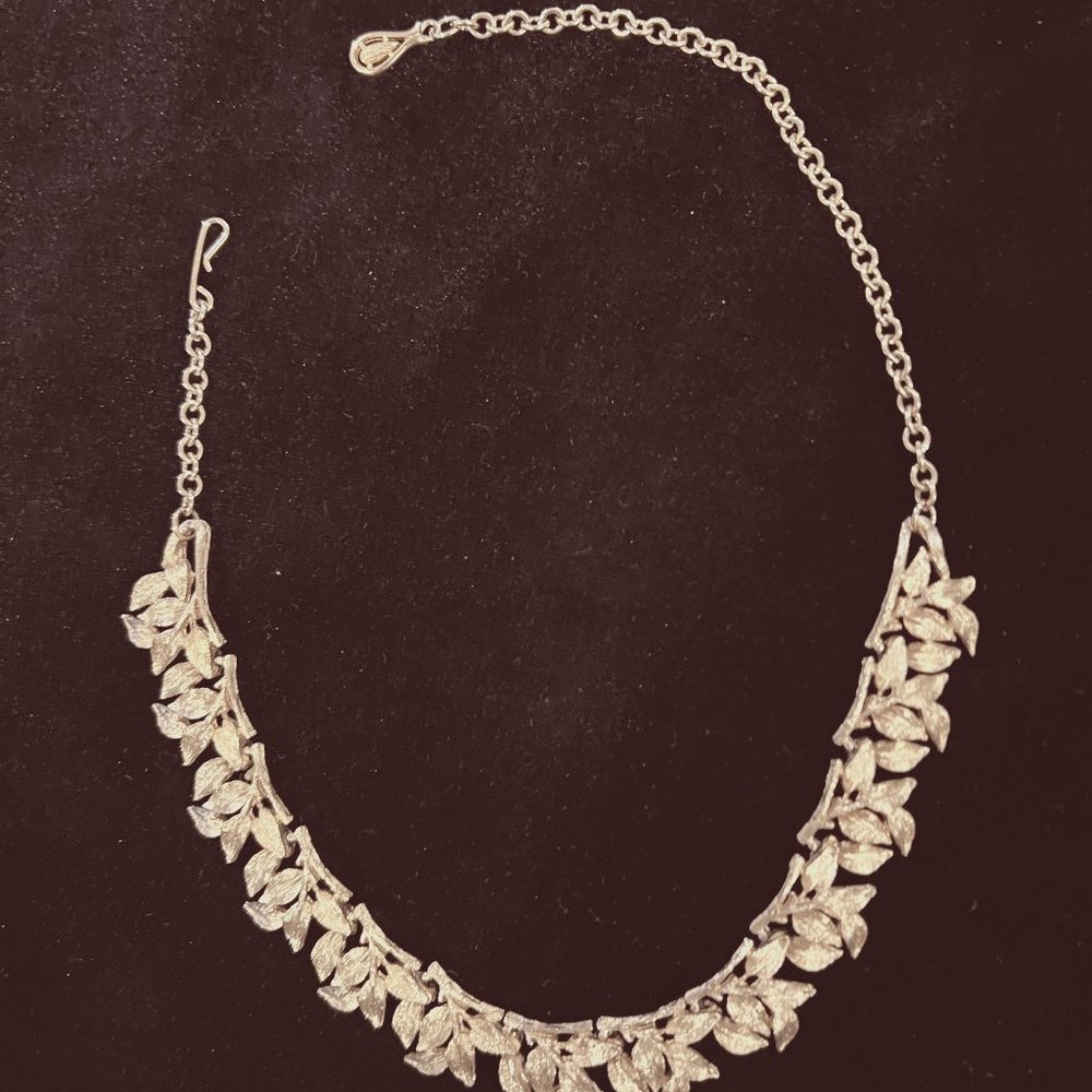 Coro Vintage Necklace (unsigned) with Brushed Gold-Tone Leaves